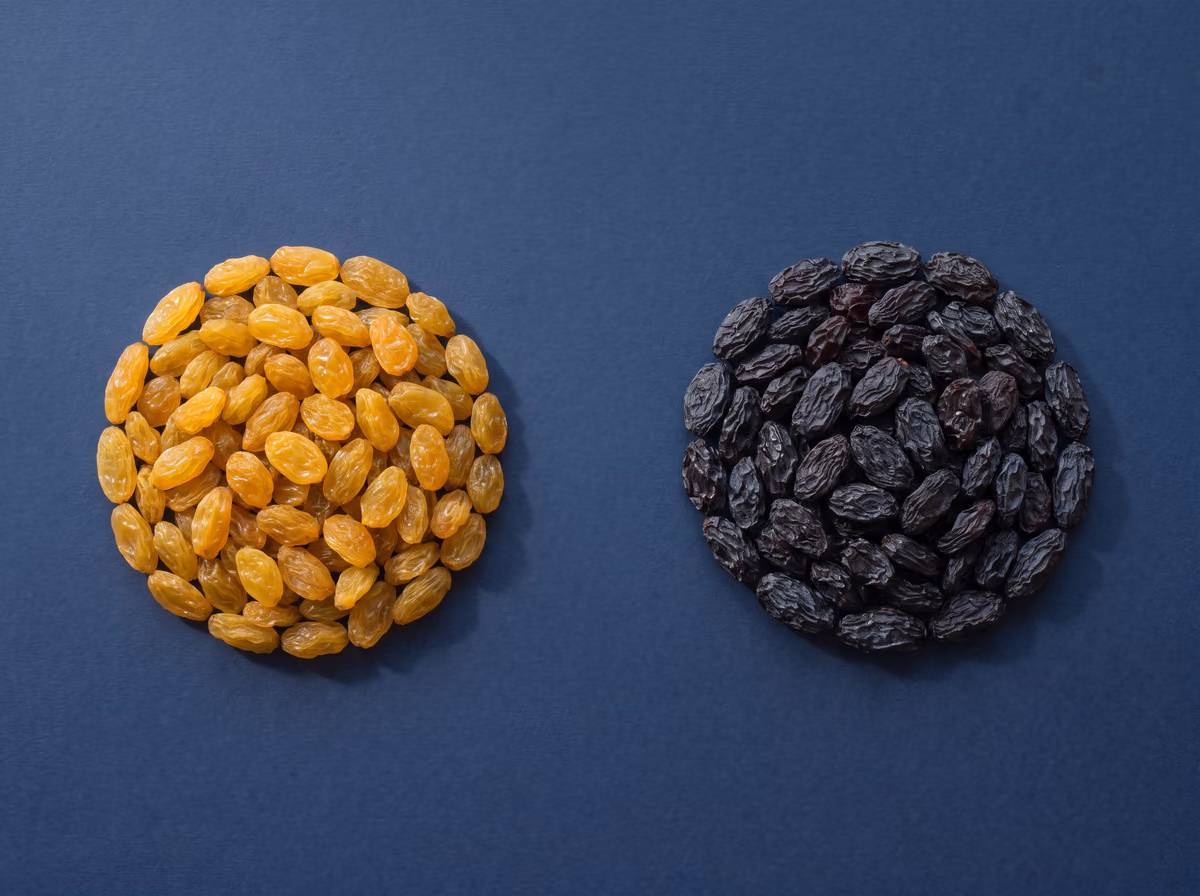 Mounds of golden raisins and black raisins